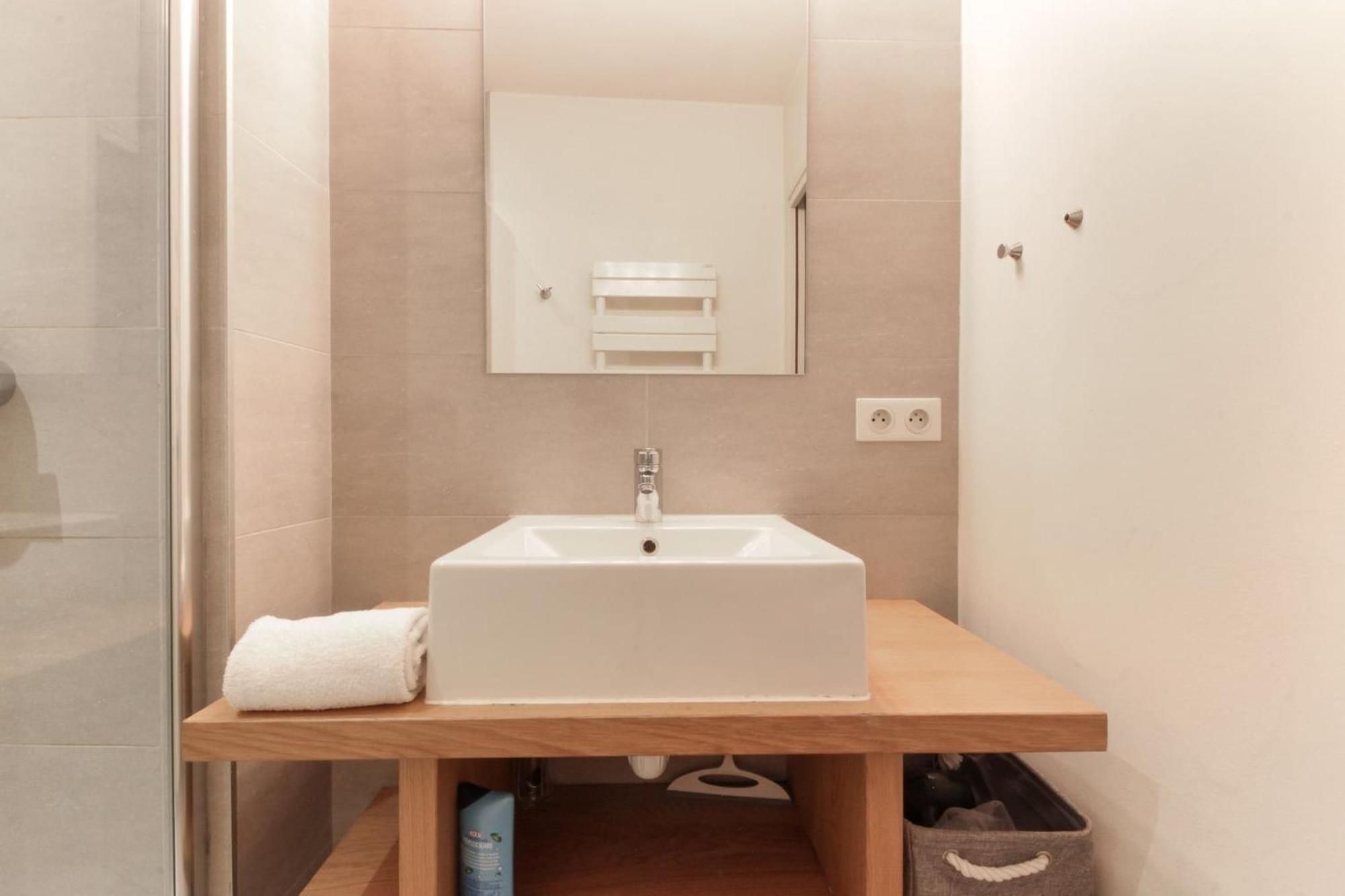 Nook 42 - The Loft - Central 2Br W/ Balcony Views シャモニー エクステリア 写真